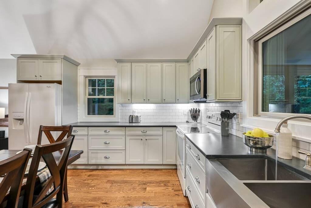 The Cove Retreat- Hot Tub/Screened Porch/Game Room Lake Lure Bagian luar foto