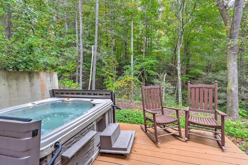 The Cove Retreat- Hot Tub/Screened Porch/Game Room Lake Lure Bagian luar foto